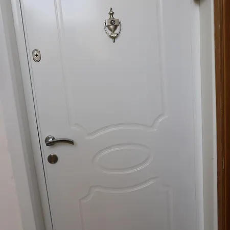 Apartament Besa's *